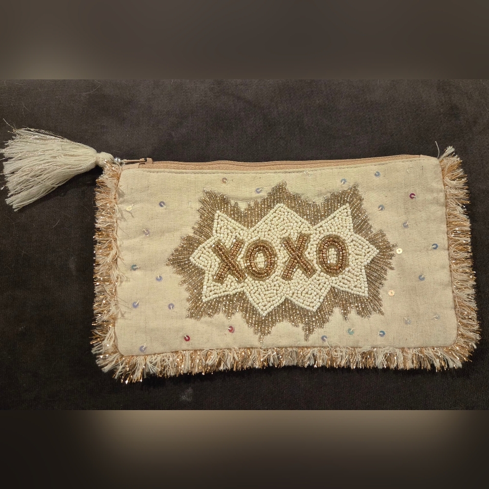 🤗 SALE! Small Gold & Cream Beaded Zippered Pouch